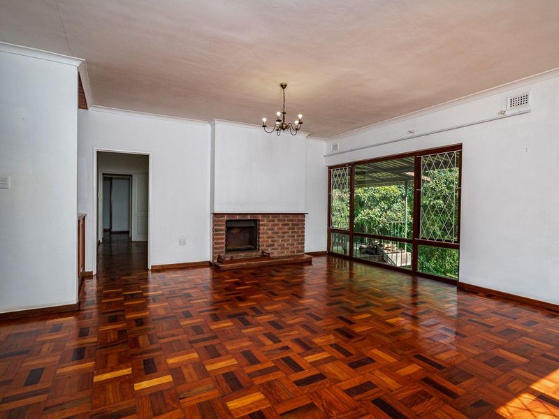 CHARACTER FILLED FAMILY HOME TUCKED AWAY IN A LUSH GARDEN - Photo 9