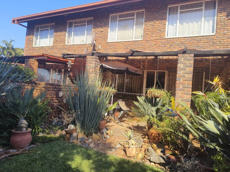 3 BEDROOM TOWNHOUSE IN SILVERTON - Photo 3