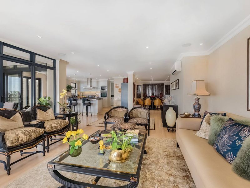 AN EXQUISITE  SEA POINT RESIDENCE WITH BREATHTAKING PANORAMIC OCEAN VIEWS. 238 m 2 - Photo 3