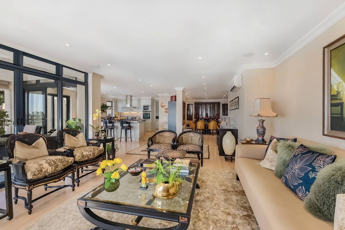 AN EXQUISITE  SEA POINT RESIDENCE WITH BREATHTAKING PANORAMIC OCEAN VIEWS. 238 m 2 - Photo 3