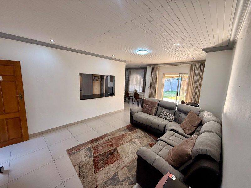Beautiful 3 bedroom Townhouse for sale - Photo 10