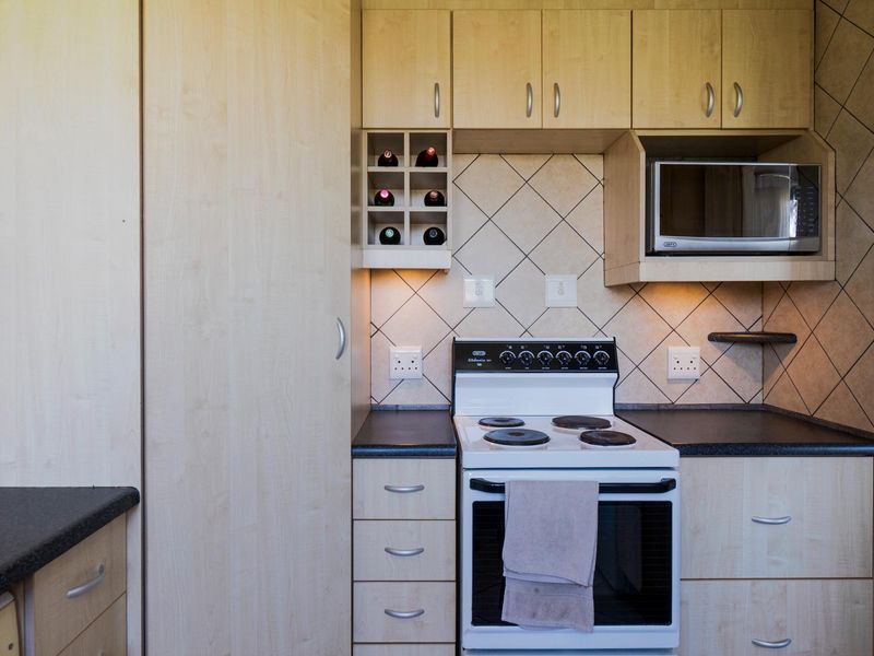 Spacious apartment with sea views - Photo 10