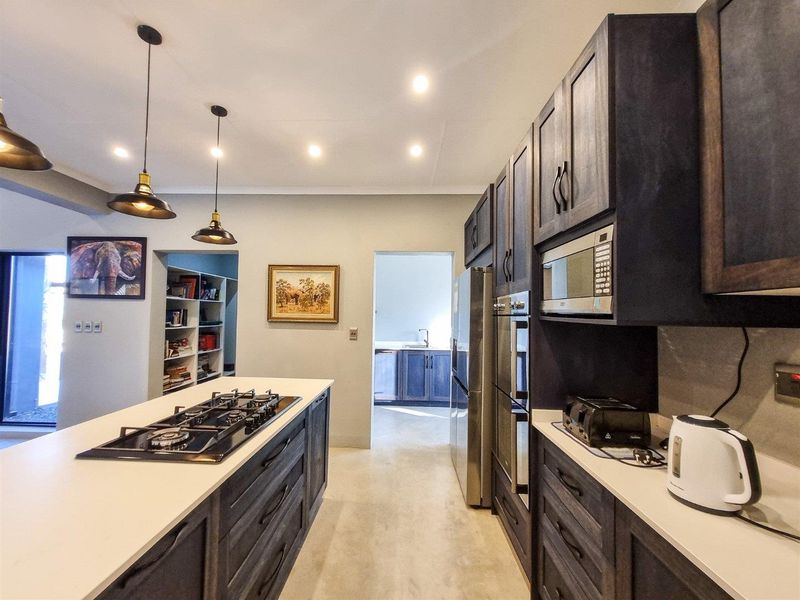 Modern Home in a Tranquil Area - Photo 7