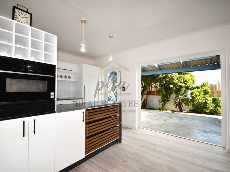 Immaculate Home with Bonus Bangalow - Photo 9