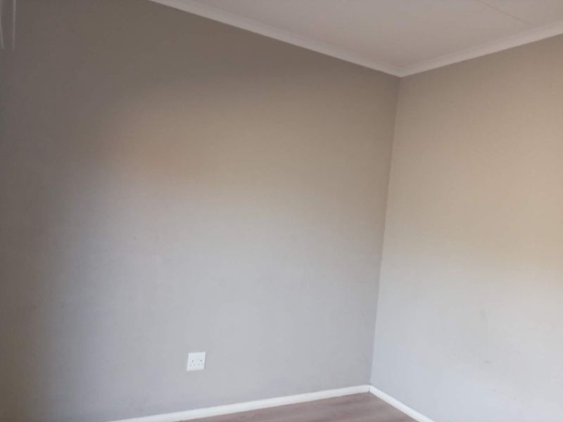 Spacious Living & Family Fun: Perfect 2-Bedroom Apartment - Photo 9