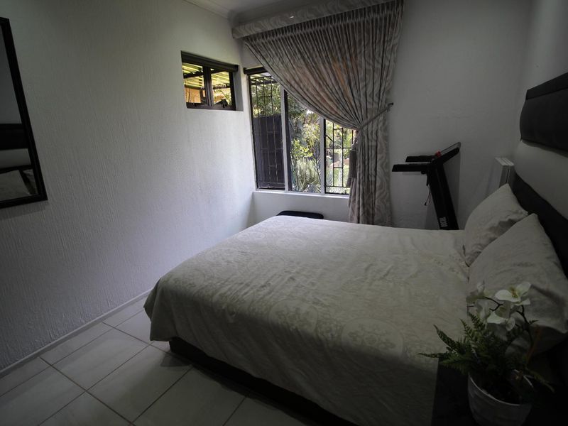 3 Bedroom, 2 Bathroom In Security Complex - Photo 8