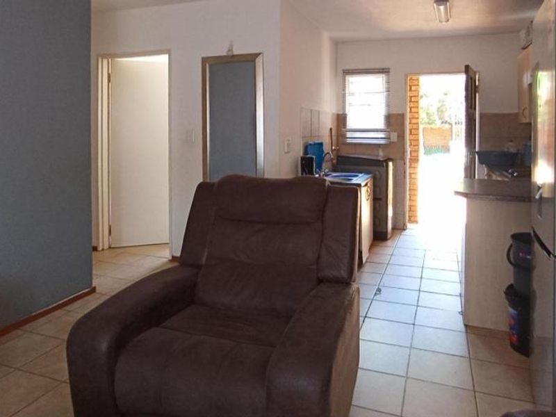 Charming Family Home with Ample space and Ideal Location - Photo 8