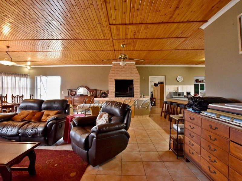 Ext 6, Henties Bay:  Home with Flat Potential is for sale - Photo 6