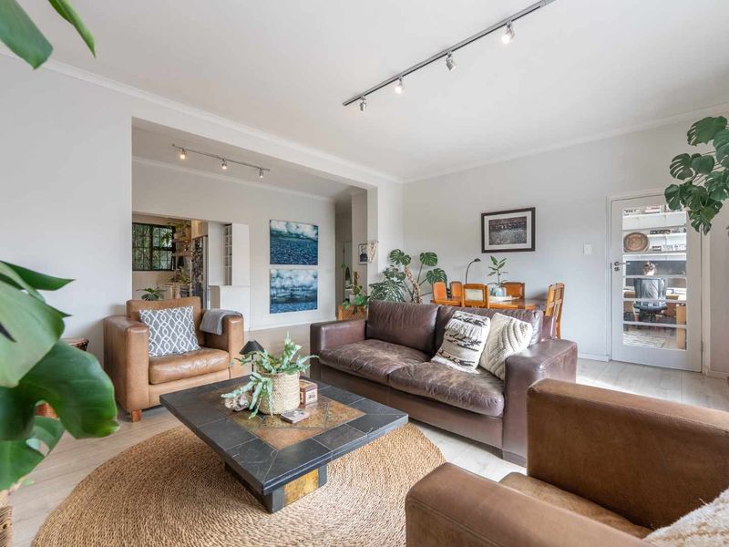 Secure Vredehoek Gem with Views, Garden & Separate Flatlet - Photo 8