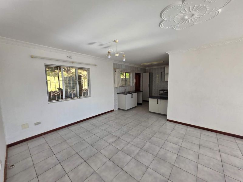 Spacious 3-Bedroom Family Home for Sale in The Wolds – Pet-Friendly & Secure Living - Photo 9