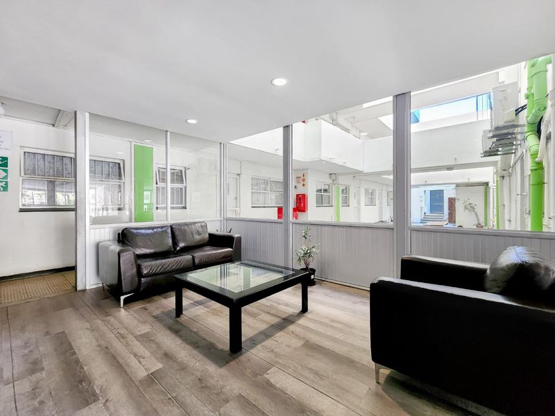 This light-filled 2 Bedroom apartment is truly a gem. - Photo 7