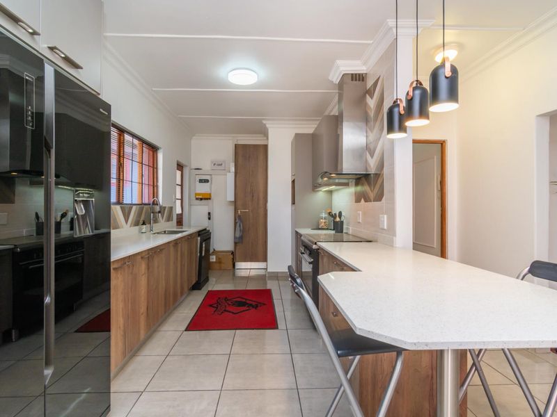 Charming Family Home for Rent in Bordeaux, Randburg - Photo 7