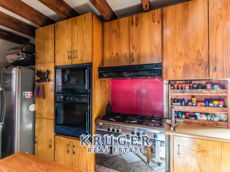 3-BEDROOM HOME WITH 2-BEDROOM FLAT - Photo 7