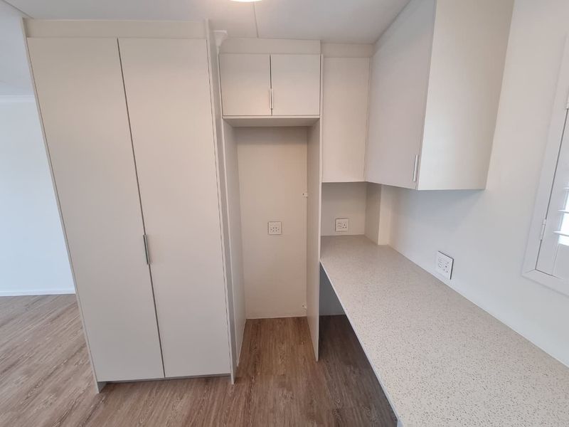 New Renovated Unfurnished 2-Bedroom Ground Floor To Rent in Blaauwbergstrand - Photo 9