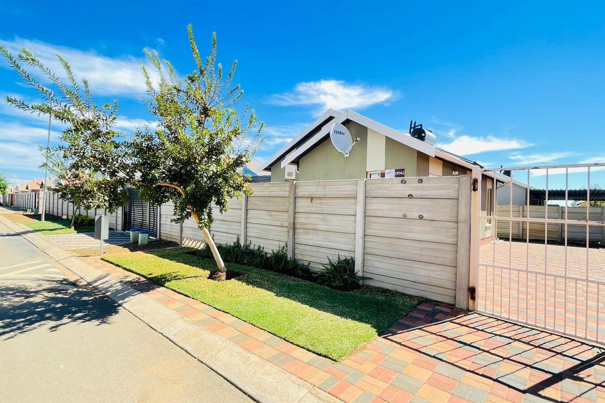 3 Bedroom House For Sale In Sky City EXT 33 - Photo 2