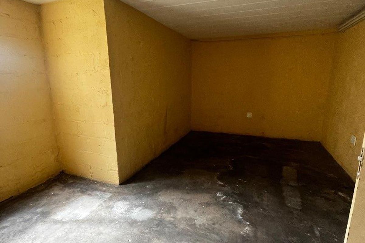 To let warehouse- southern industrial area - Photo 3