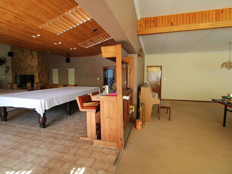 Huge Family House - Photo 3