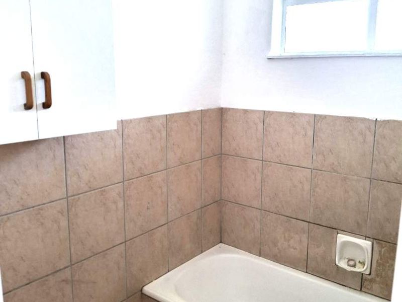 Invest in Bulwer: Cozy 2-Bedroom with Rental Income Potential - Photo 9