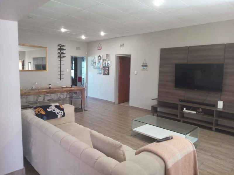 Kempton Park: 3-Bed Home with Solar / Prepaid & Separate Flatlet - Photo 8