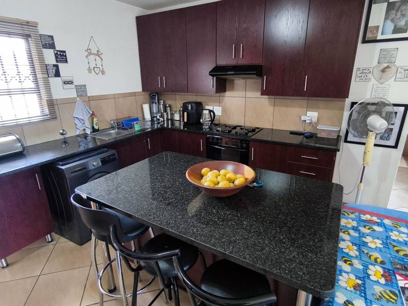 Ground Floor Unit! - Photo 3