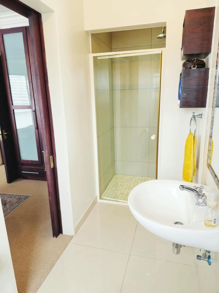 bedroom 2 en-suit bathroom 