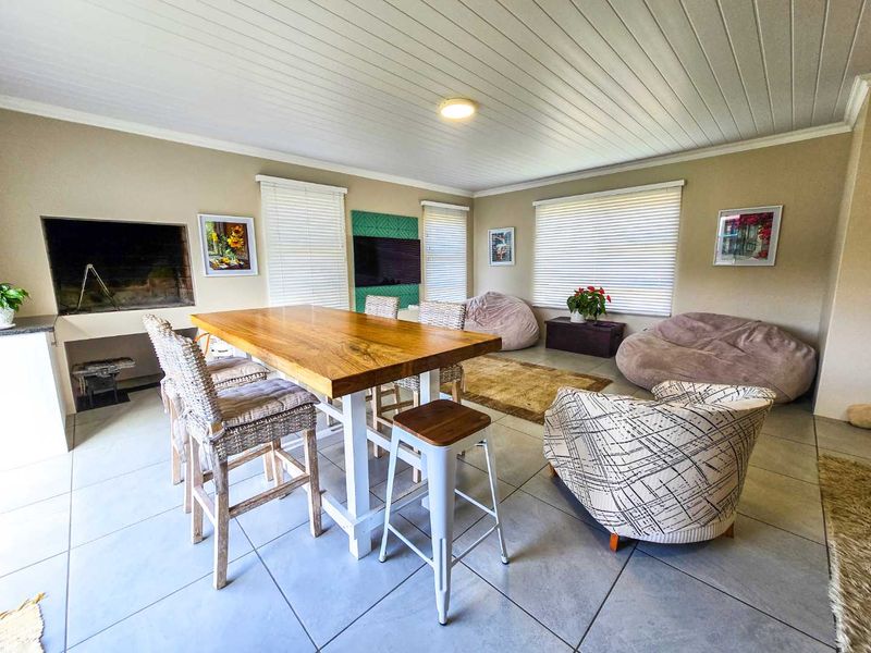 Charming family home for sale in Stilbaai-Wes. - Photo 6