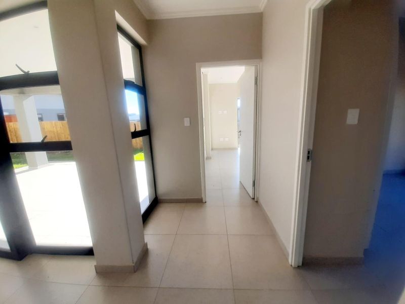 Beautiful Home For Rental in Palm Lakes Estate - Photo 9