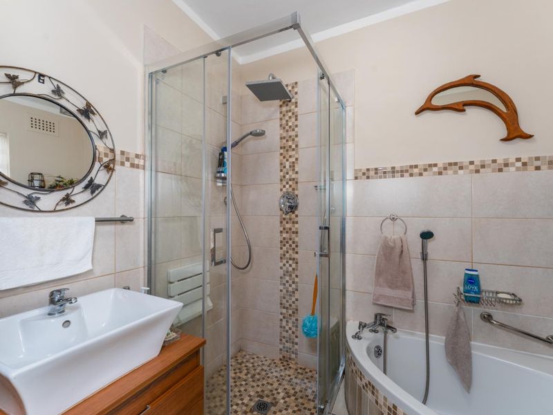 Sunny apartment with sea views overlooking Roman Rock Lighthouse - Photo 6