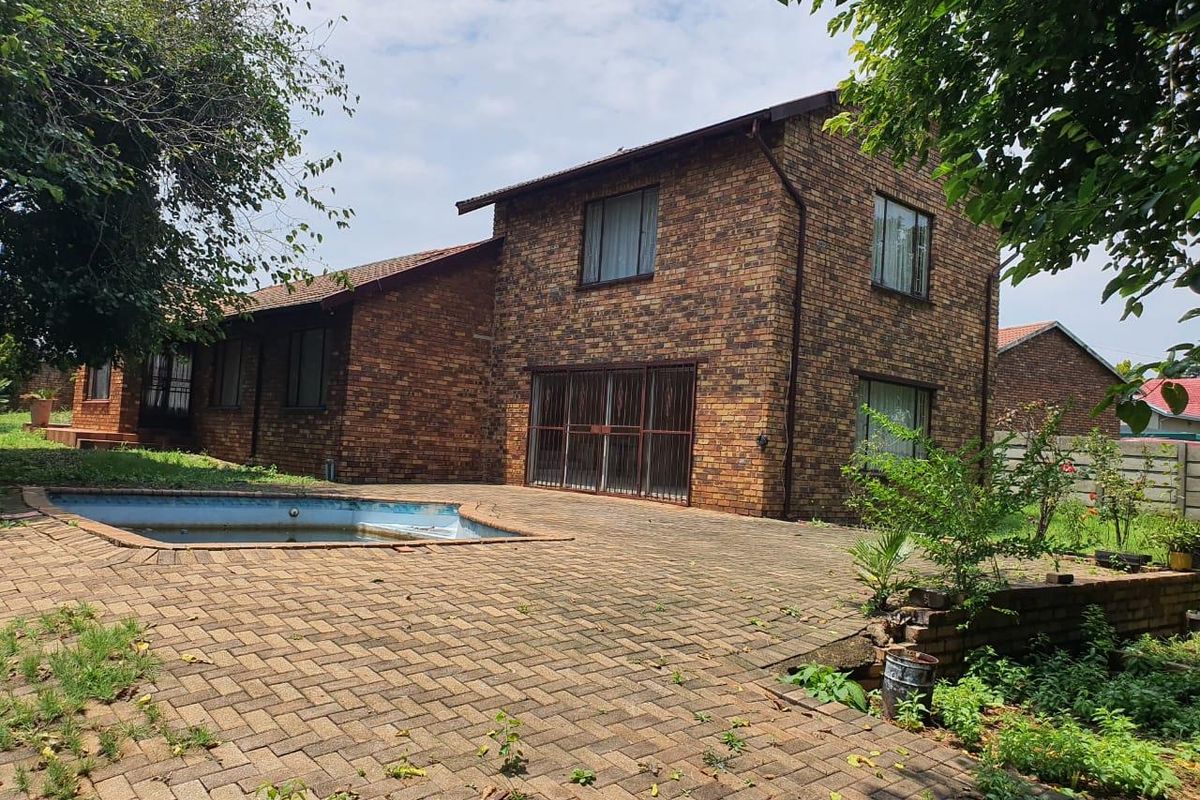 An Immaculate House in a Quiet Sought Suburb in Birch Acres Ext 6 - Photo 4