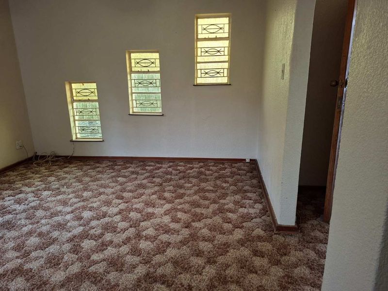 Solid Home in Mulbarton. Bargain at R1,695M - Photo 6