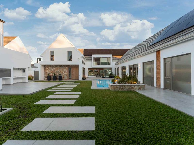 Off-Grid Luxury on the Canals – Includes Boat, Kayaks & More - Photo 2