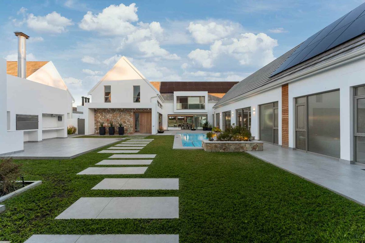 Off-Grid Luxury on the Canals – Includes Boat, Kayaks & More - Photo 2