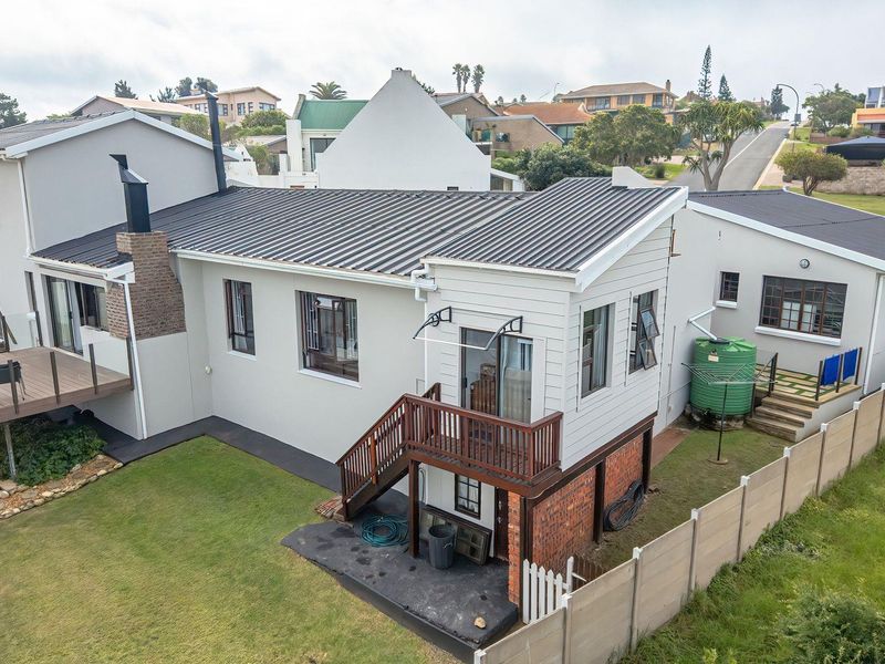 Spacious 5 bedroom house with immaculate ocean views - Photo 1