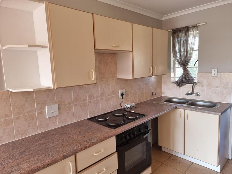 Boasting Beauty - Photo 7