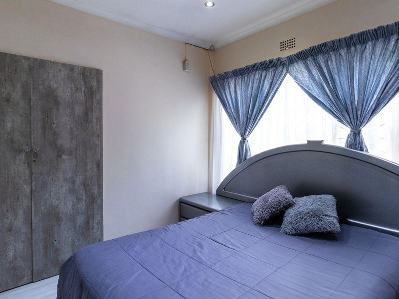 Stunning 4 Bedroom Home in Rynsoord - Photo 5