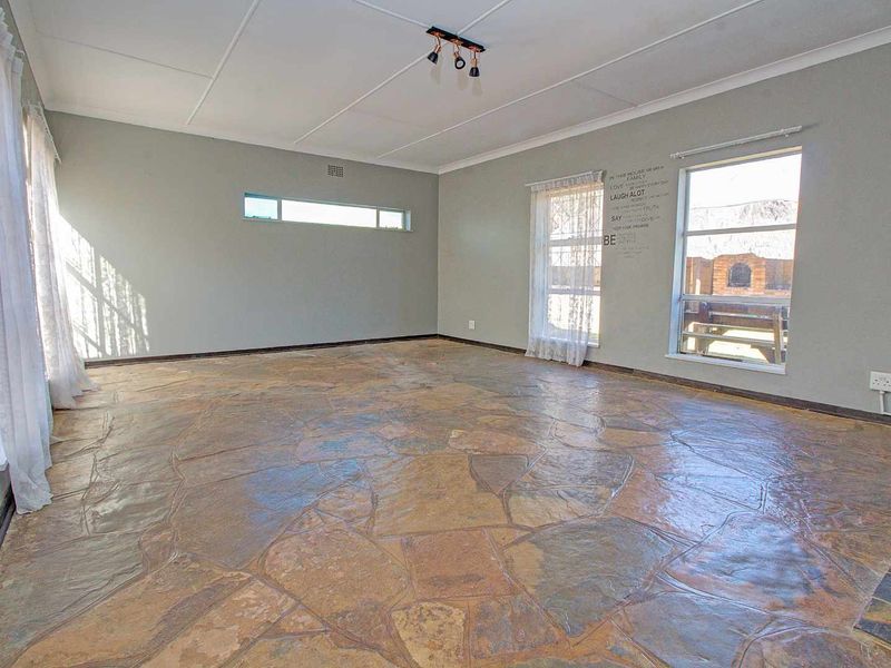 Spacious Family Oasis with Renovated Pool & Solar Power! - Photo 9