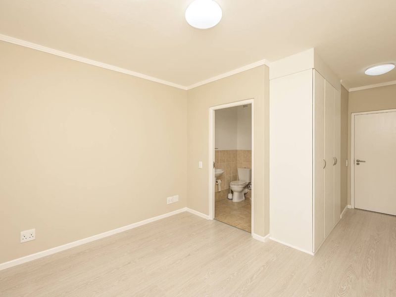 2 bedroomed apartment conveniently situated in Claremont - Photo 8