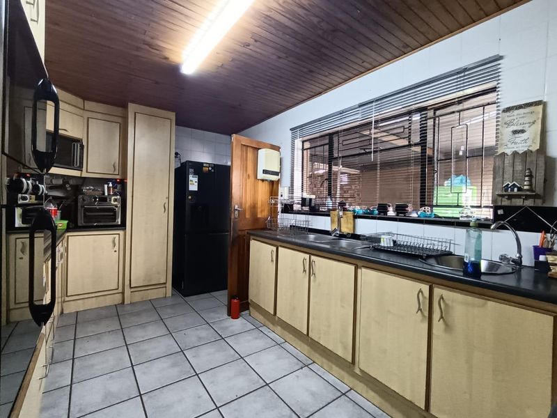 Stunning 3-Bedroom Home with Private Jacuzzi in Fauna - Photo 2