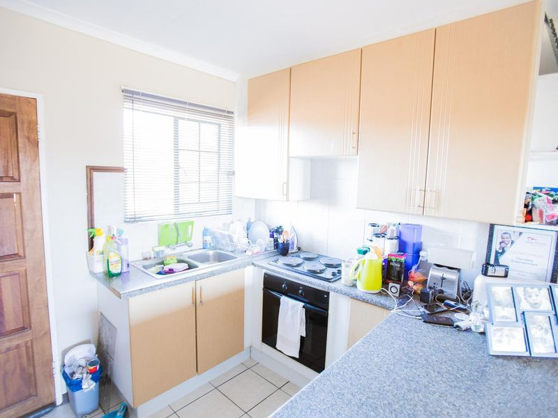 2 Bedroom Townhouse With A Covered Balcony - Photo 2