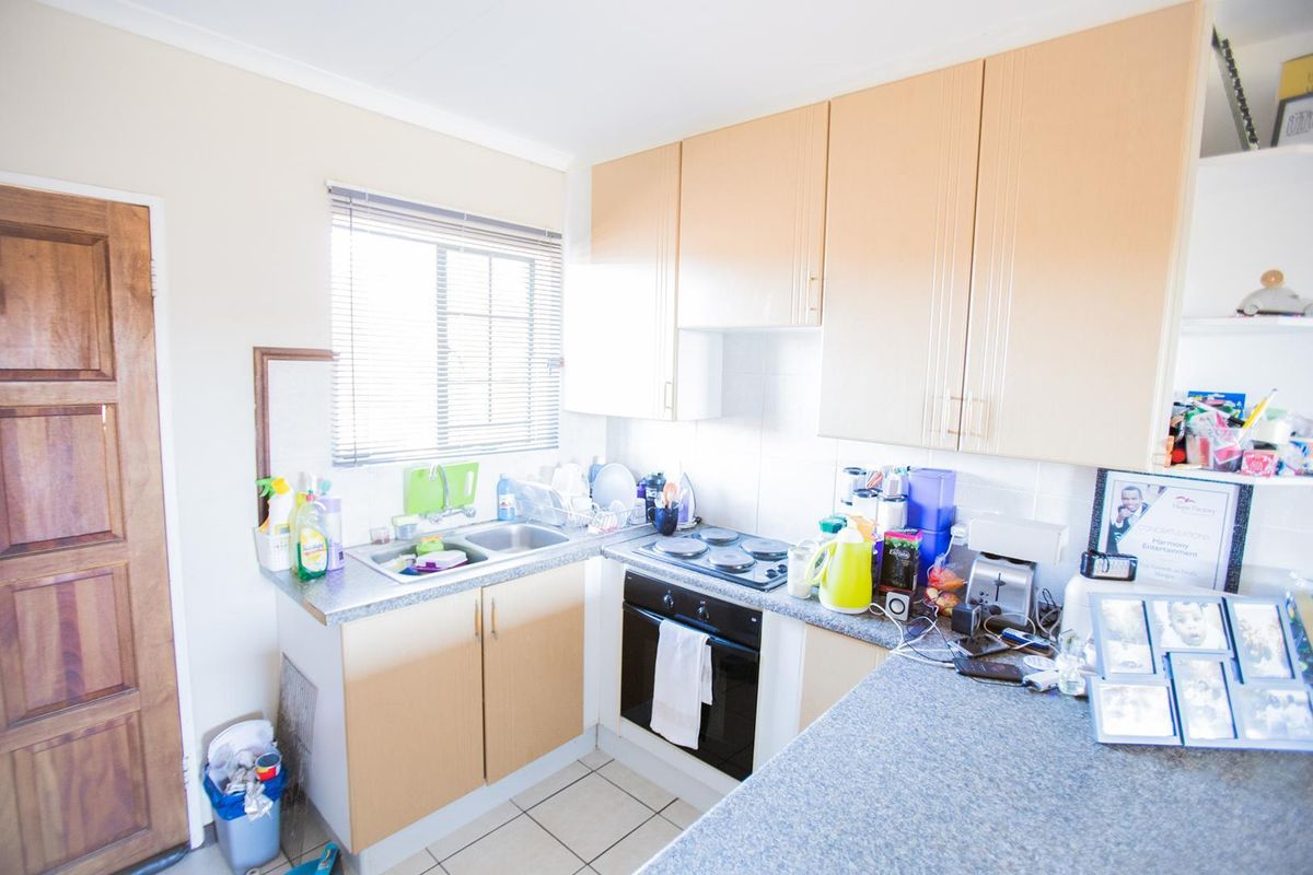 2 Bedroom Townhouse With A Covered Balcony - Photo 2