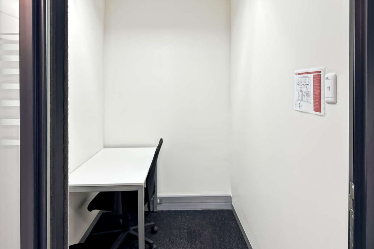Private office space for 3 persons in Regus Five @ Dolorite - Photo 3