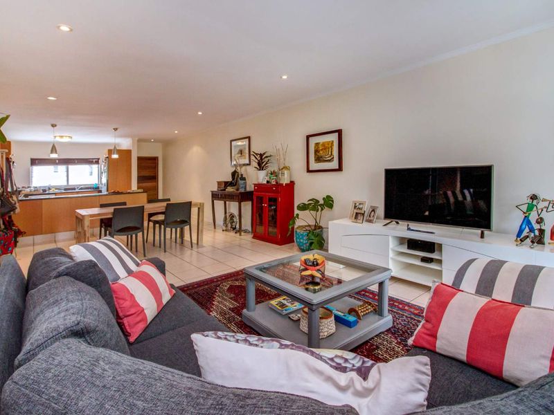 SPACIOUS 2 BED PLUS A TV ROOM/STUDY 165 SQM IN BRYANSTON FOR SALE - Photo 4