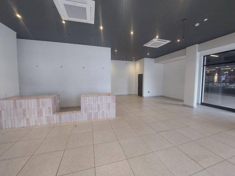 Prime Coffee Shop Space To Let – Kleine Kuppe, Hilltop Village - Photo 3