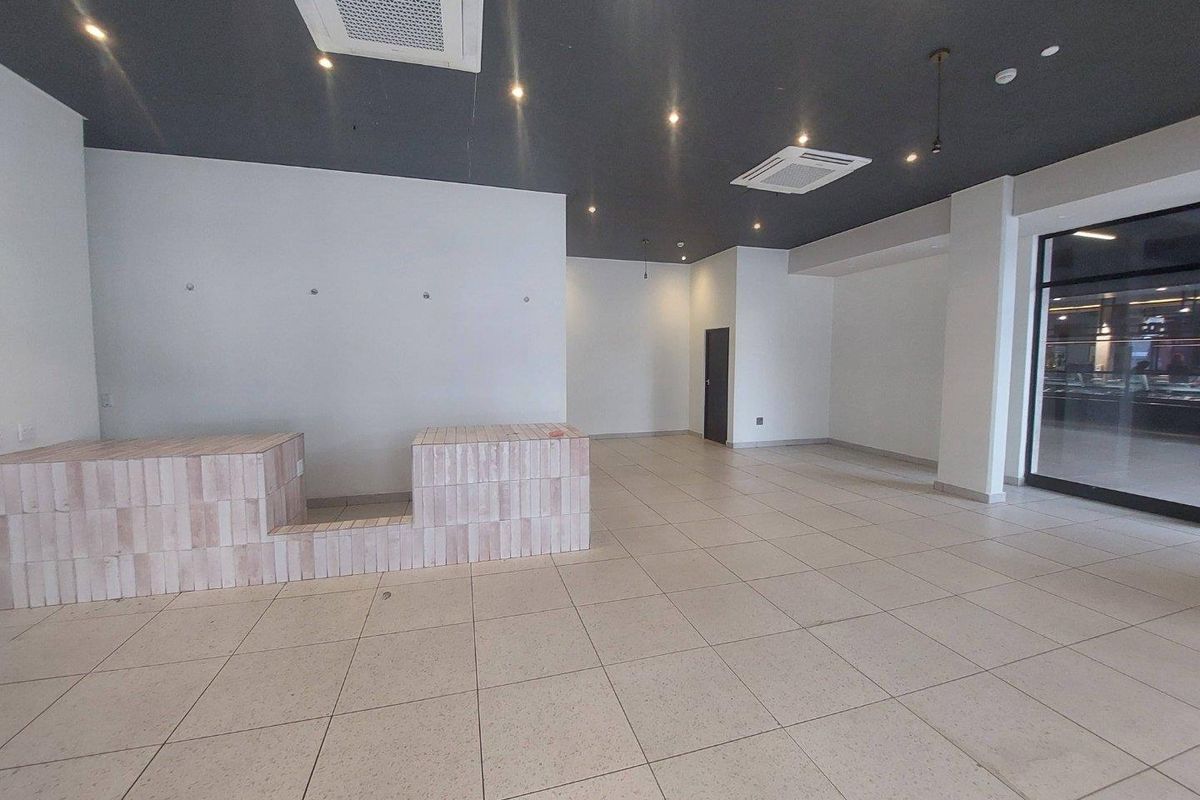 Prime Coffee Shop Space To Let – Kleine Kuppe, Hilltop Village - Photo 3