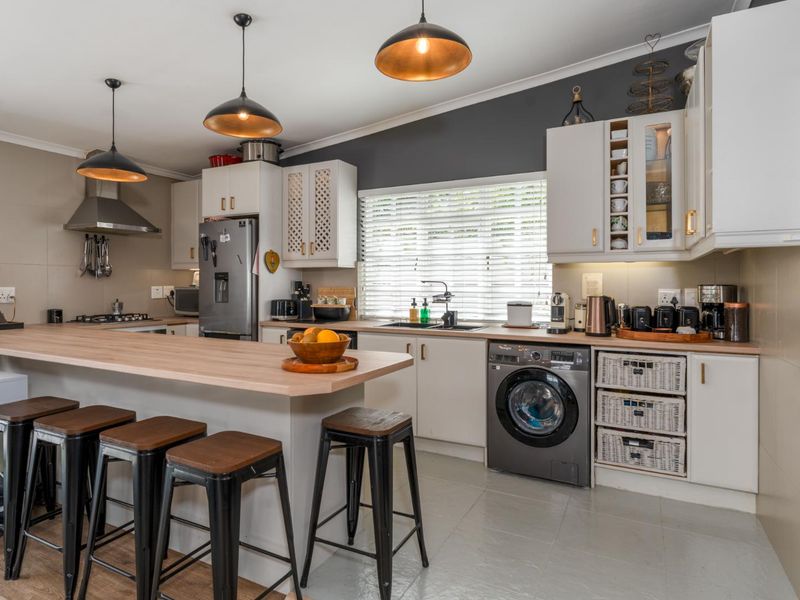 COMFY AND WELCOMING - Photo 9