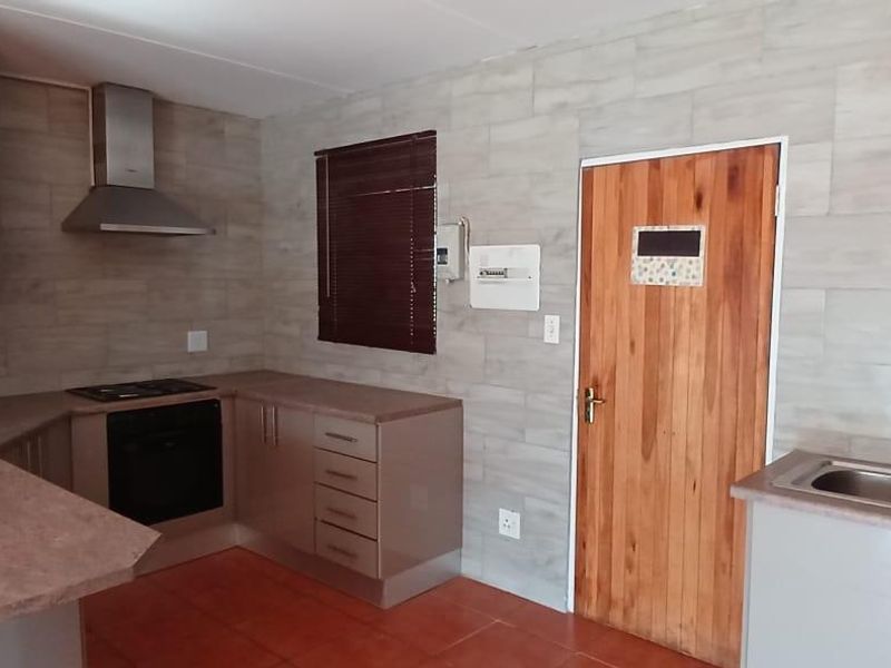 Glen Marais – Renovated 3-Bedroom Home - Photo 3