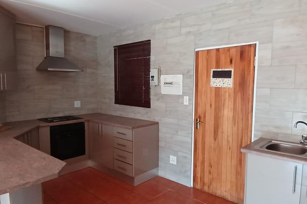 Glen Marais – Renovated 3-Bedroom Home - Photo 3