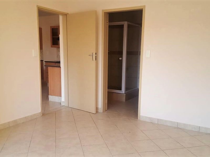 Secure & Stylish Living: 1-Bed in Elardus Park! - Photo 5