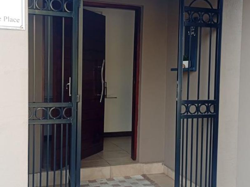 FAMILY HOME FOR RENT IN GLEN EAGLE ESTATE - Photo 1