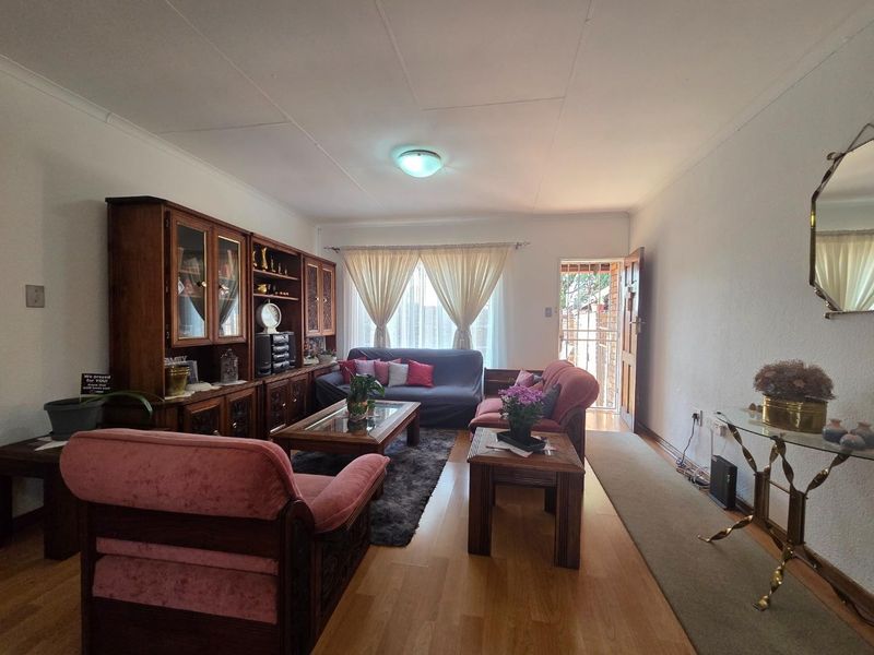 Townhouse For Sale in South Crest, Alberton - Photo 4